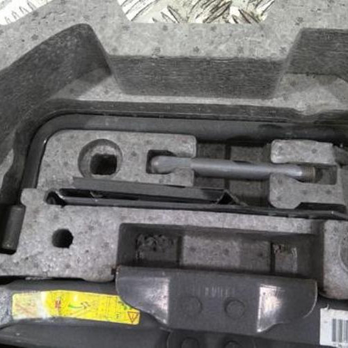 65154201-51f8e510-f299-42ed-91a2-d60da9c0170d-Piece-65154201-Cric-9681838180-CITROEN-C6-27-HDI-24V-V6-BI-TURBO-b19bd02607339cc358c33da7df6b67c7f68de00506483592f524b0faef2ba05c_m.jpg