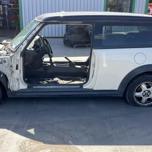 Vehicule-MINI-MINI-2-R55-CLUBMAN-PHASE-1-BREAK-2008-04566a31087bda857aa8a323e890a9fd1bdd78868cd7ed270ac7c767a8f24bd4_mtn.jpg