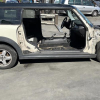 Vehicule-MINI-MINI-2-R55-CLUBMAN-PHASE-1-BREAK-2008-950d15157b9d5f9d28260d13c519d4e4c0e0164faff268c33e44b0816dd68a2f_mtn.jpg