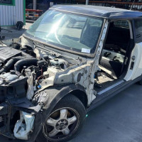 Vehicule-MINI-MINI-2-R55-CLUBMAN-PHASE-1-BREAK-2008-72e01f343ee08e999c129335eb5a39a03bd57caf893b87b8c02cbf5a97f78aa1_mtn.jpg