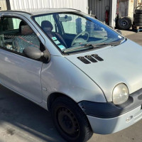 Vehicule-RENAULT-TWINGO-1-PHASE-3-2003-f8099441f9e83f27b2967b54b2c690ea7a44cc0067f26dc8d60a928d5af2b402_mtn.jpg