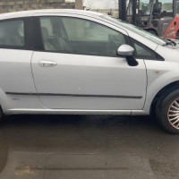 Vehicule-FIAT-PUNTO-II-PHASE-2-2006-b64c6f7256d0050af8dfd3528ba6cd4973279ef6879e9f33f8e2e2490f789954_mtn.jpg