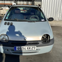 Vehicule-RENAULT-TWINGO-1-PHASE-3-2003-4b0d48837c51fd1c0e03bfe36a51b4ebdcd3c199add7bf3de6809d7f09fe737f_mtn.jpg