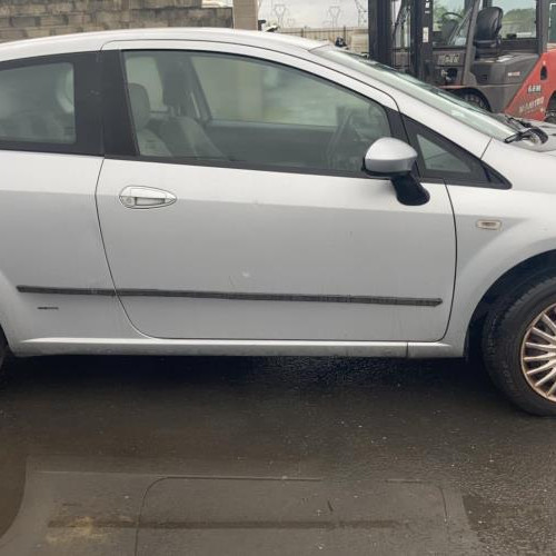 Vehicule-FIAT-PUNTO-II-PHASE-2-2006-b64c6f7256d0050af8dfd3528ba6cd4973279ef6879e9f33f8e2e2490f789954_mtn.jpg