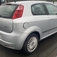Vehicule-FIAT-PUNTO-II-PHASE-2-2006-8e63f5f8b5af31bf3368f1bd5f65b6f524172e3a5d5f2be38241c92898309993_mtn.jpg