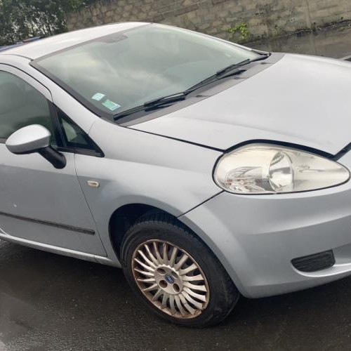 Vehicule-FIAT-PUNTO-II-PHASE-2-2006-310e86fff575e03afde8e0e5c3e81792c816070dee210b6b84af44ca82701727_mtn.jpg