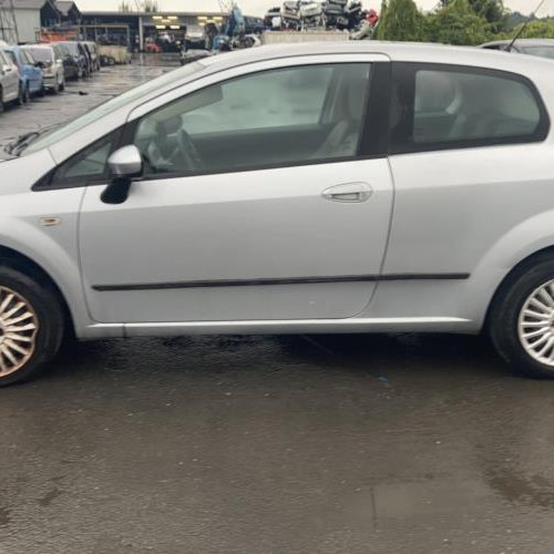 Vehicule-FIAT-PUNTO-II-PHASE-2-2006-73ebc35f22cbe3251ec03b631396a423700b03e2de3064ee06670c7130db8171_mtn.jpg