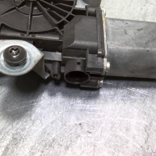 Moteur leve vitre avant gauche