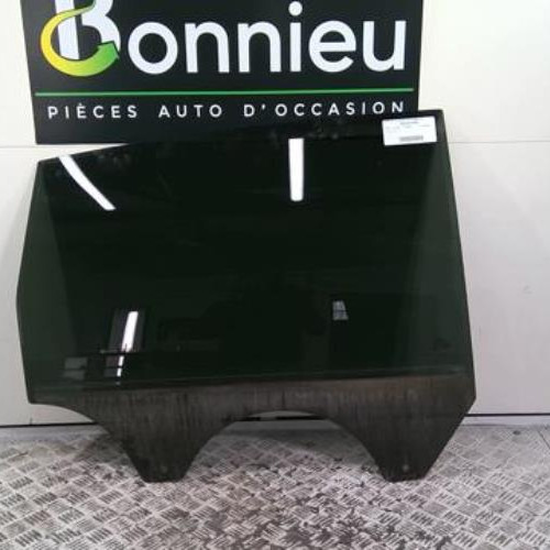 Vitre avant droit