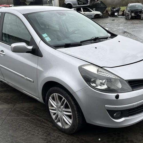 Vehicule-RENAULT-CLIO-3-PHASE-1-2006-0e772686e39aa141206993ca09353f8ceb914cdc4f15a5b4ce018b6728799917_mtn.jpg