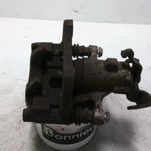 66603170-52c2dc83-01a6-42cf-bc5e-7d30a870cd0f-Piece-66603170-Etrier-arriere-gauche-7701208361-RENAULT-CLIO-3-PHASE-1-15-DCI-8V-TURBO-674b48e2e7b5c52703e272cb2162c8251f0f8a7c6c842a90c8eb2f047c712e16_m.jpg