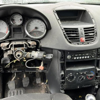 Vehicule-PEUGEOT-207-PHASE-1-2006-58e28c8562ac834831828fe4ab40596c6fc8ae35bbd5b296a6f551a389158304_mtn.jpg