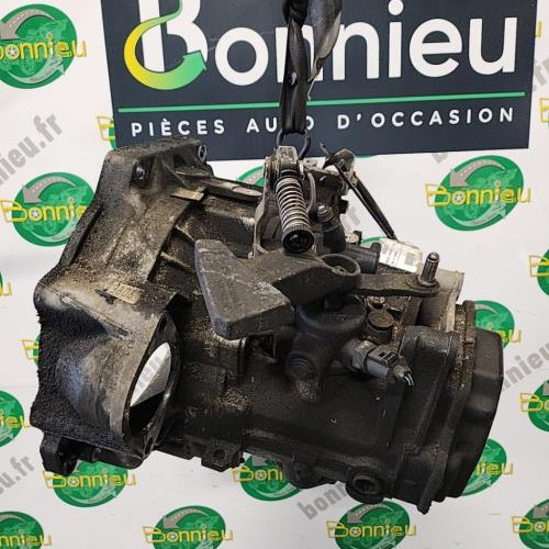 Piece-Boite-de-vitesses-VOLKSWAGEN-PASSAT-5-4aa1ce87f7df8cb3f05a857072de7ee201b083c78f7f75a18783f04d93b252dd_mtn.jpg