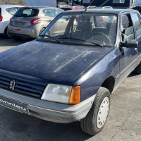 Vehicule-PEUGEOT-205-PHASE-2-1987-f853903c6b454d784ac37b243e9025464f07adc1ff1e9fb75e04fe46e84921f3_mtn.jpg