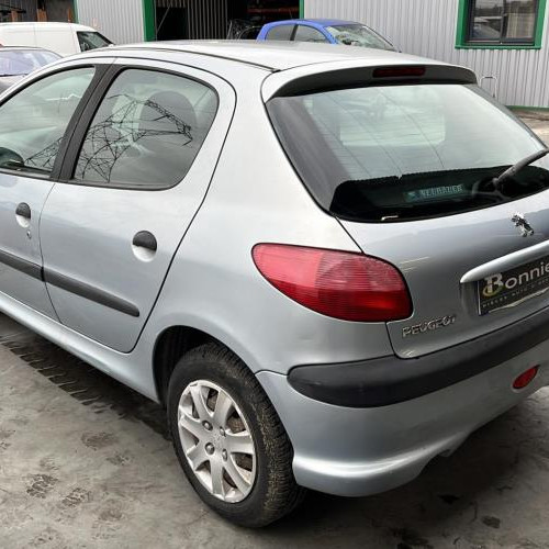 Vehicule-PEUGEOT-206-PHASE-1-2003-950044b21b55de165c7e53e16fca73d315ee3decc4856dc589a8a7f91d3c7df1_mtn.jpg