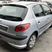 Vehicule-PEUGEOT-206-PHASE-1-2003-711fa30e104c57c84681d806e8f92d8e3adc72f1f2df99d179c118d151ea6e00_mtn.jpg