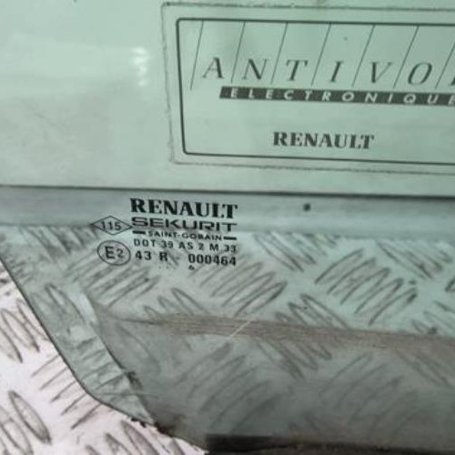 Vehicule-RENAULT-SAFRANE-PHASE-1-1996-97d9e0e4bf06a935efd6b105963aa396c8d51dc410d0b18eb4f92e1be39b83ec_mtn.jpg