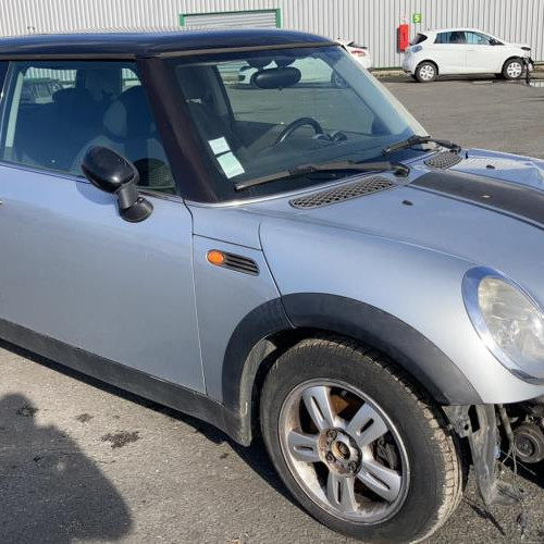Vehicule-MINI-MINI-R50--R53-2003-93fe868f54702a33a23bb4920600bbc9fd56117f43ef4c08d53ed14a8d473c24_mtn.jpg