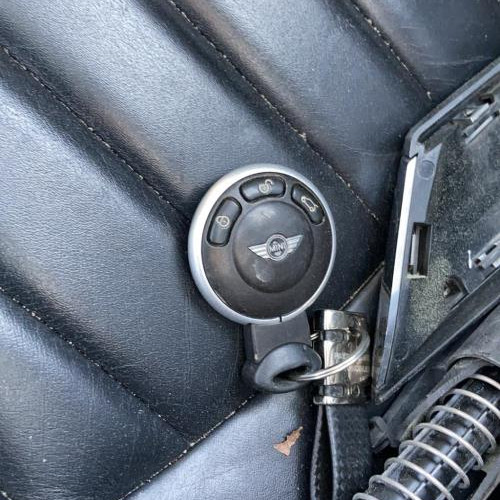 Vehicule-MINI-MINI-R56-2008-605a1038f55029bbd0c7fc5534986f1e28881587fd20af85f9ccb533bedf3428_mtn.jpg
