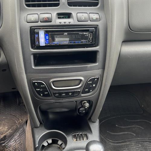 Vehicule-HYUNDAI-SANTA-FE-1-2004-e766646736754f8fe4e8655351cc26847938dbb2141fff0a9b40e835fd6f9e22_mtn.jpg