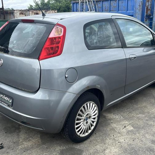 Vehicule-FIAT-GRANDE-PUNTO-2006-d52aa7a1647b7eb4da6dbe9aa855a7203a808884eea9d8c2c3ad46fe6761ed16_mtn.jpg