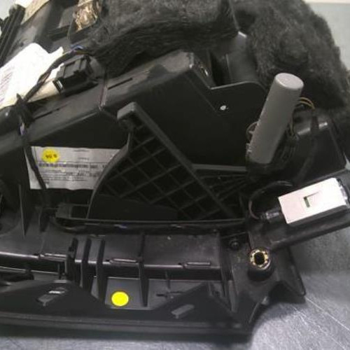Vehicule-AUDI-A1-1-PHASE-1-2011-6afa1e23d99697240a8dea2bd306258850d8afe58eca60ef72e5a0087d14a19a_mtn.jpg