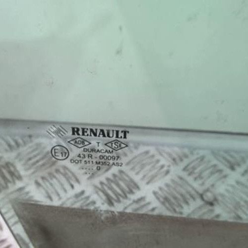 71438101-4fadd441-d241-487e-842d-20f37f572525-Piece-71438101-Vitre-avant-droit-8200427616-RENAULT-CLIO-3-PHASE-2-15-DCI-8V-TURBO-0b01974257247a8cce4ae91d49332656f7e4736d16e3b8030cb2117608d3213e_m.jpg