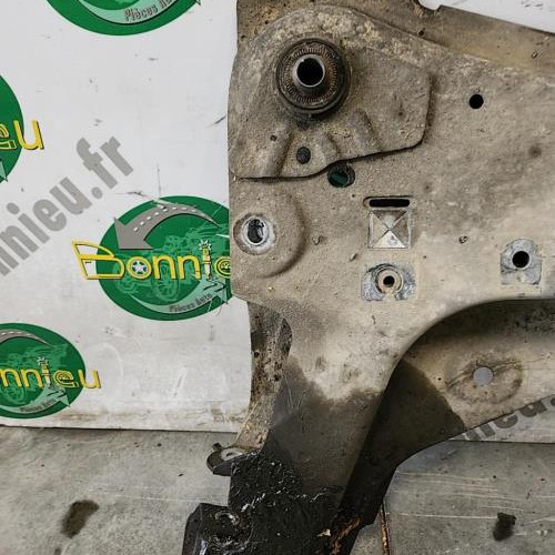 Piece-Berceau-avant-8200766078-RENAULT-CLIO-3-PHASE-2-030f4f86a5ed604031fb82a76cedd825f30a3fccaaa5abc69969a917f07b095d_mtn.jpg