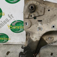 Piece-Berceau-avant-8200766078-RENAULT-CLIO-3-PHASE-2-030f4f86a5ed604031fb82a76cedd825f30a3fccaaa5abc69969a917f07b095d_mtn.jpg