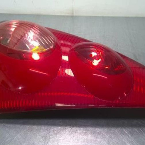 Feu arriere principal droit (feux)