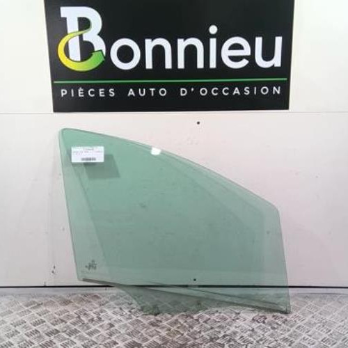 Vitre avant droit