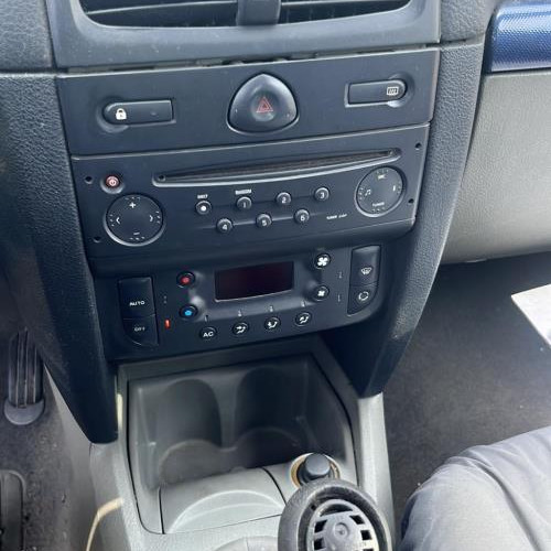 Vehicule-RENAULT-CLIO-2-PHASE-2-2003-8a50fa86f6b609fceca51f23462698bac52a94eee00e004aaaceb7d2de41cfb2_mtn.jpg