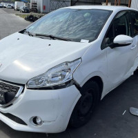 Vehicule-PEUGEOT-208-1-PHASE-2-2015-956f8466735ce7d1783a257efa703f83f8be8a7553195c3042736e9c097a82db_mtn.jpg