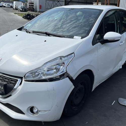 Vehicule-PEUGEOT-208-1-PHASE-2-2015-956f8466735ce7d1783a257efa703f83f8be8a7553195c3042736e9c097a82db_mtn.jpg