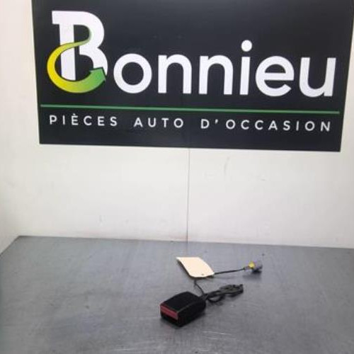 Attache ceinture avant gauche