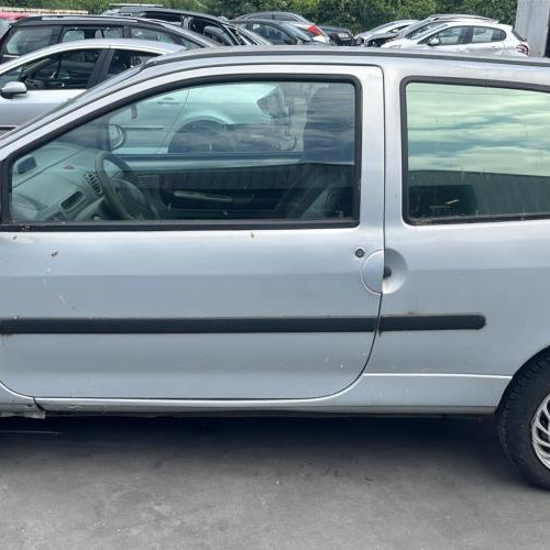 Vehicule-RENAULT-TWINGO-1-PHASE-3-2002-a61964201fc01d9ba914f2e01199823af11ef3621df67b62de5124a48e73503d_mtn.jpg