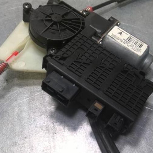 Moteur leve vitre avant droit