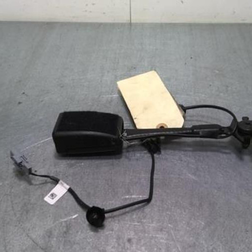 Attache ceinture avant droit