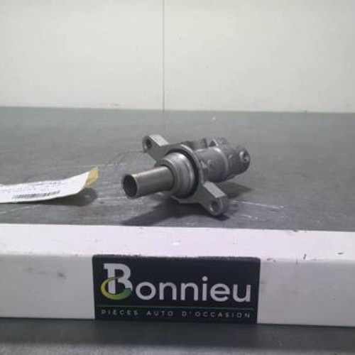 72887483-3a4ae046-e44d-4d6a-aaf3-9569e0db8a96-Piece-72887483-Maitre-cylindre-460117786R-RENAULT-CLIO-5-15-BLUE-DCI-8V-TURBO-5515759ee3c0ddc21e33a77bfeb6ad10658d2b2bc1236ea34e5b1e2bb9fe1cdb_m.jpg