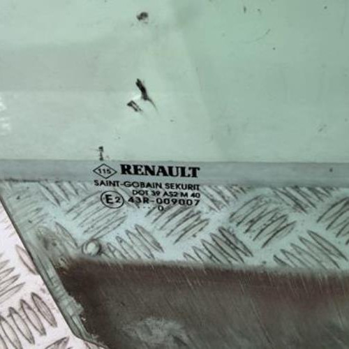 72963171-1320da20-7125-4dac-9dc7-a0439110c30b-Piece-72963171-Vitre-avant-droit-8200427625-RENAULT-CLIO-3-PHASE-2-15-DCI-8V-TURBO-d84c51043e1d4f6dee6bbe049a70d5490d702a3d31de5492214955c82dea08c9_m.jpg