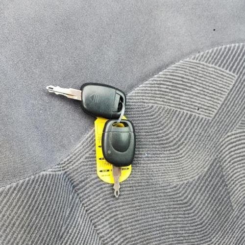 Vehicule-RENAULT-CLIO-2-PHASE-1-2000-2f3958c34c2ed466fb7a1800ac92de2e92c60a6c6726184ed6e14aa39fdceb8b_mtn.jpg