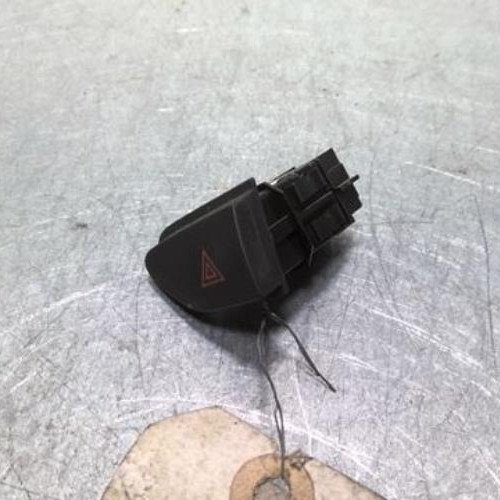 73228283-21321fda-a881-4b7e-b10c-5380dc3a577c-Piece-73228283-Bouton-de-warning-252907372R-RENAULT-CLIO-4-PHASE-1-15-DCI-8V-TURBO-6c83710a017d280c944e2d7120a51e379b4ac360930272c59a43a3a5ff6833af_m.jpg