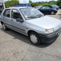 Vehicule-RENAULT--1992-894a5b6ddc48e0906518745d2ff5cadc152441c8c98db9c71c0c41d48c41b045_mtn.jpg