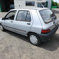 Vehicule-RENAULT--1992-be9a2947468b444daf038411f8af114cc343477c3f81c32d9501ac697ee99bed_mtn.jpg