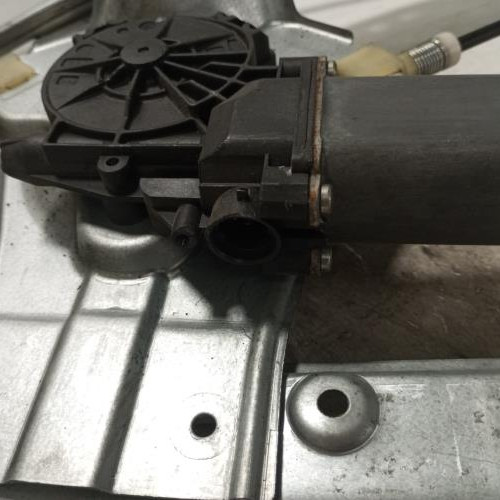 73382452-f1026b8c-6ae5-462a-877d-6019d67fa7a8-Piece-Moteur-leve-vitre-avant-droit-8200291147-RENAULT-CLIO-3-PHASE-1-BREAK-5e6e460985f0250e31f024fbb1f0d52e50d67b9ca10367bfb9dc0e216872a518_m.jpg