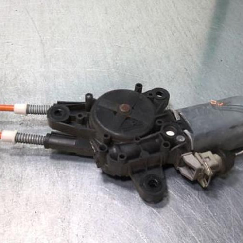 73404987-dffe47a2-5376-496e-a64c-9c70da7b3163-Piece-73404987-Moteur-leve-vitre-avant-gauche-9221H2-PEUGEOT-106-PHASE-2-11i-8V-63561fd5a3d8d80e002fd255695b7ada9df93bd863c1b68df9fa427b4d06bbd1_m.jpg