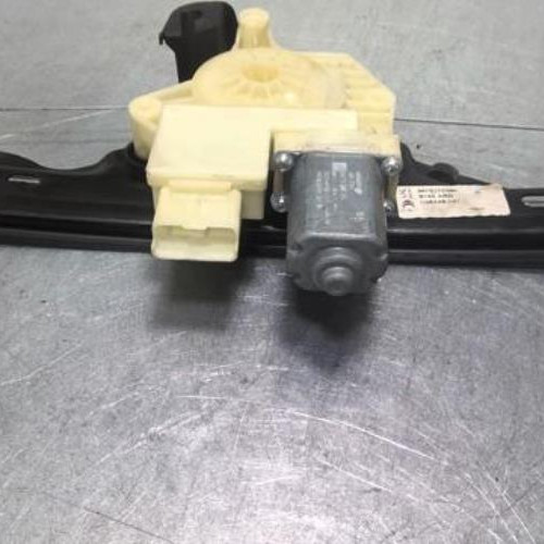 73453712-9ca35778-08dc-4a1e-b70e-f7ce7e7c29ff-Piece-73453712-Moteur-leve-vitre-arriere-droit-9826076480-CITROEN-C4-PICASSO-2-PHASE-1-16-HDI-8V-TURBO-1aa4cd20821edcd24a96076b9c2c49135536c57632d054a0cdc93b781a108d25_m.jpg