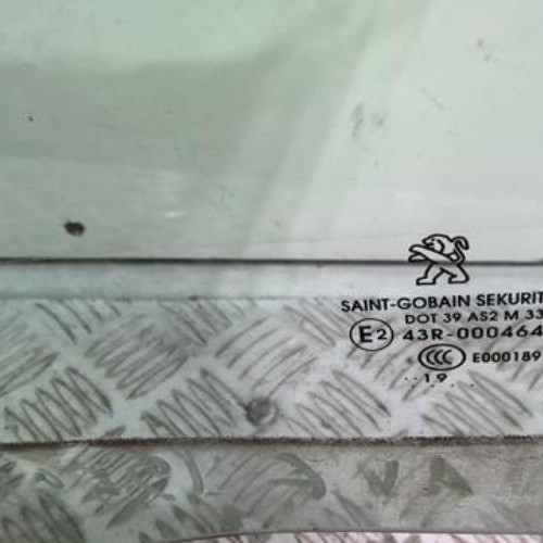 73493356-b812e2a3-d910-429f-a082-9f8b36c439f3-Piece-73493356-Vitre-avant-gauche-9673360780-PEUGEOT-208-1-PHASE-2-15-BLUE-HDI-16V-TURBO-b0653527d81022be4cbd973360953c50319d8df3f2f150b29851210c8aa70c70_m.jpg