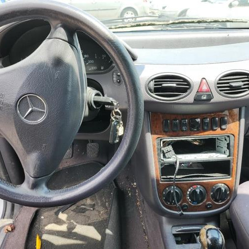 Vehicule-MERCEDES-CLASSE-A-168-PHASE-2-2004-c4e8de3f1b606fc2b32e1a028fbb98324091facff9f9bd4634abb9d2d5ad4f86_mtn.jpg