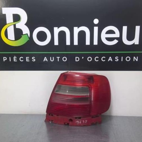 74020596-5e94aa33-2054-4a0e-a7f4-0bd048236825-Piece-74020596-Feu-arriere-principal-droit-8D0945096C-AUDI-A4-1-PHASE-1-19-TDI-8V-TURBO-e1b2010da18509c6a2e871a5c3936039a6c73ec5474194f80e8e88cae0b0fc53_m.jpg